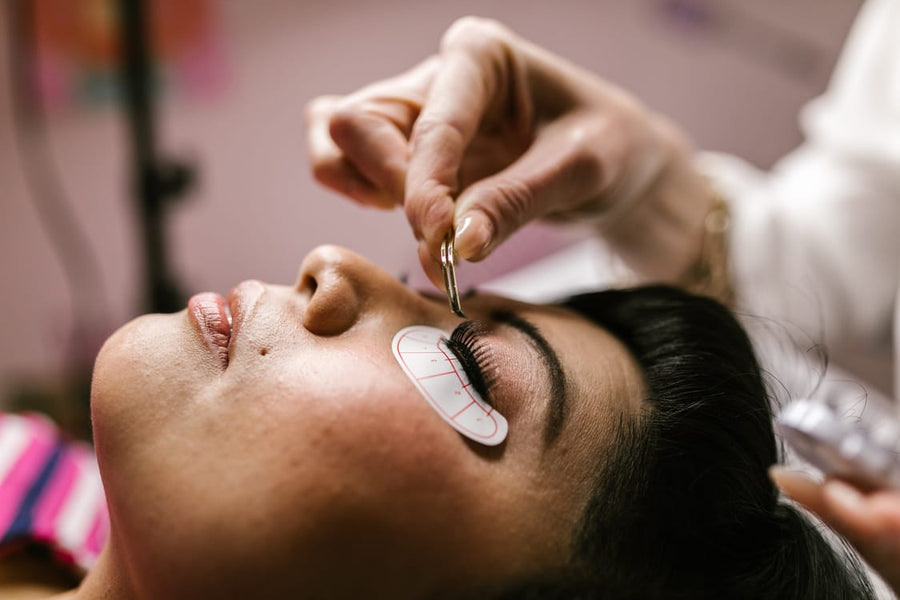 Pose de faux cils magnétiques avec pince, guide étape par étape sans colle